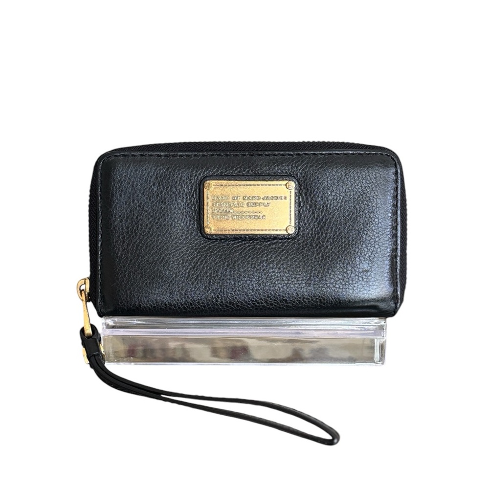 Marc Jacobs Black Leather Classic Q‎ Wingman
Wristlet Wallet .